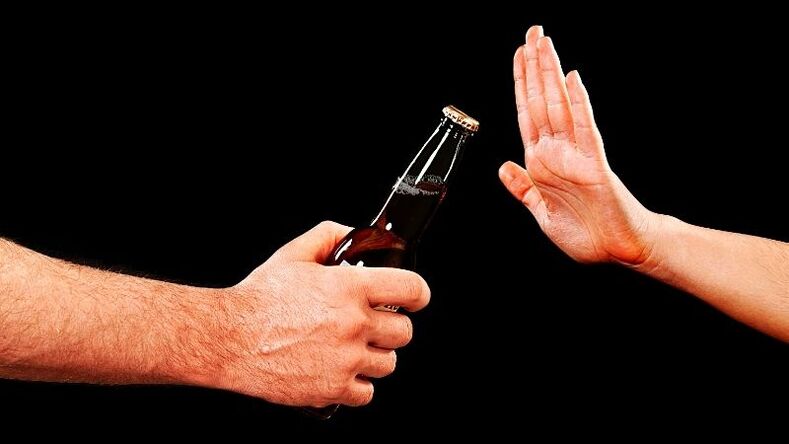 Vermeiden vun alkoholescht Gedrénks
