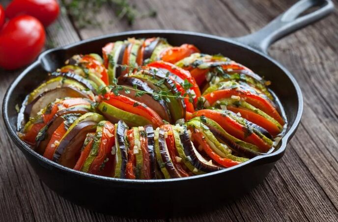 Garnesch mat Tomaten an Zucchini